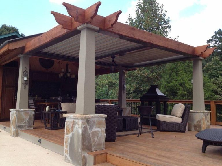 Designing Comfortable Outdoor Spaces: Choosing Between Alumawood and Lattice Pergolas