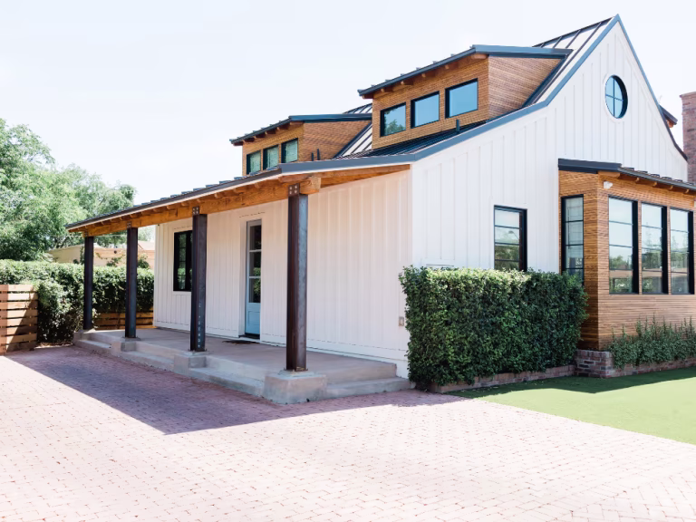 Top Signs Your Home Needs a Fresh Exterior Paint Job